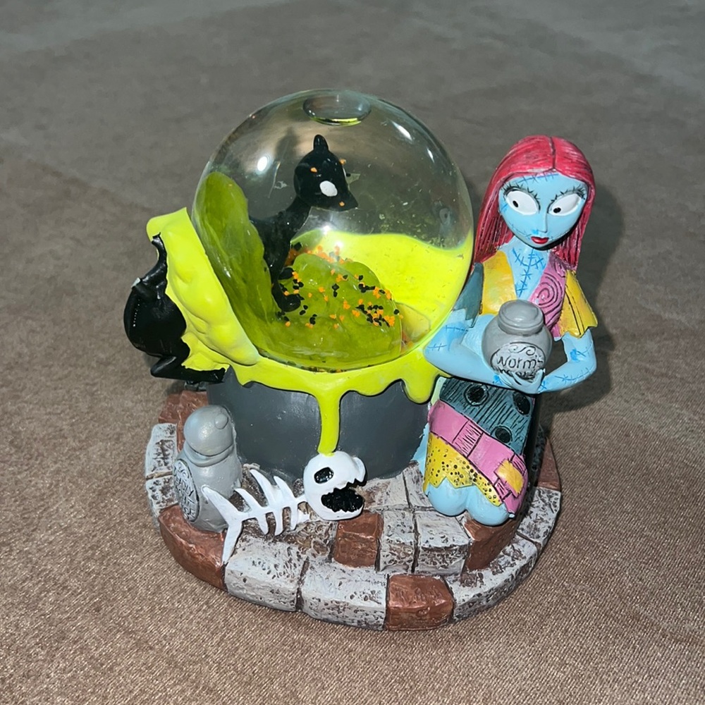 Nightmare before Christmas snow globe